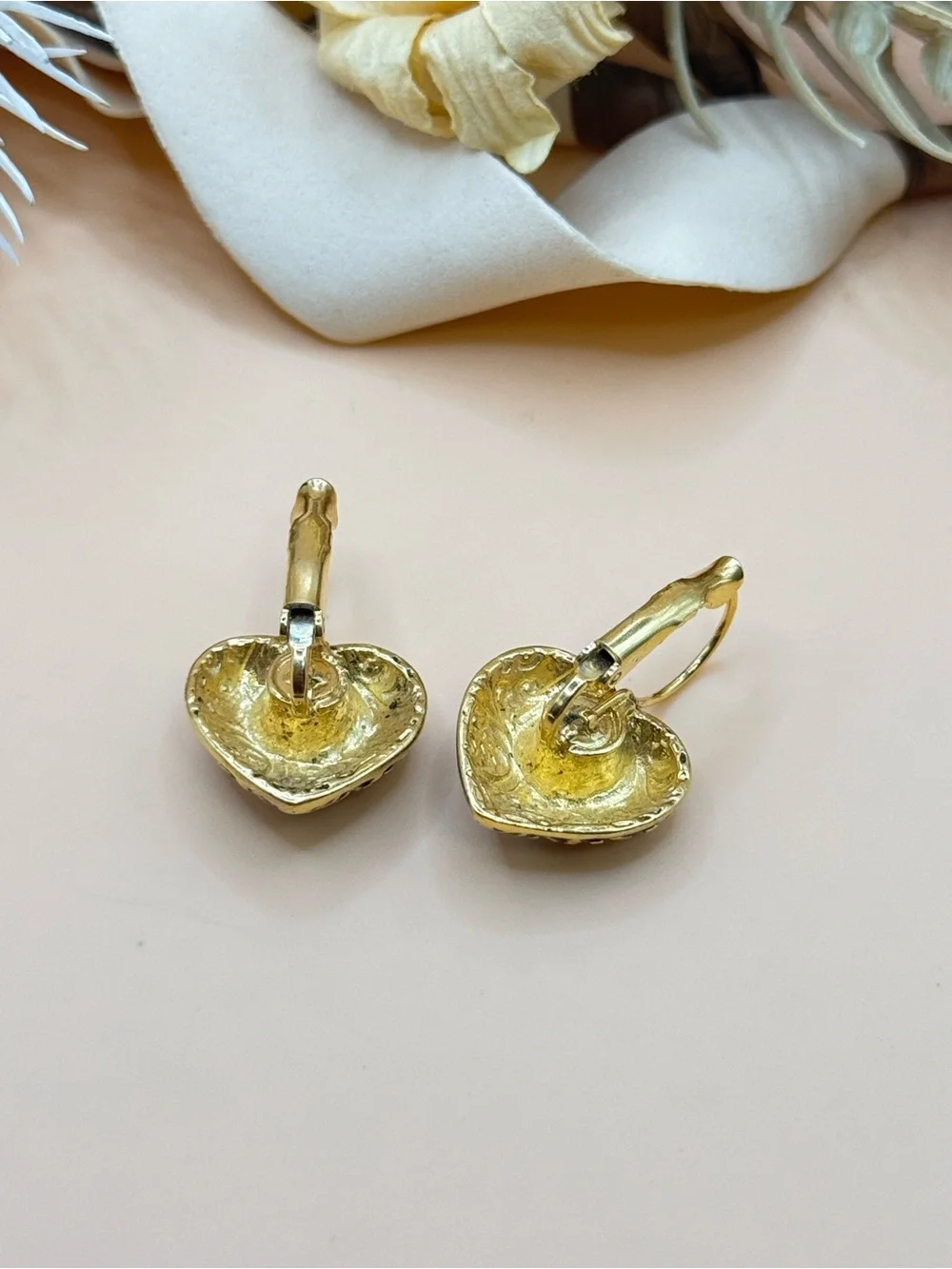 1928 Heart Dangle Earrings Gold Tone Black Scroll Leverback Vintage Sty